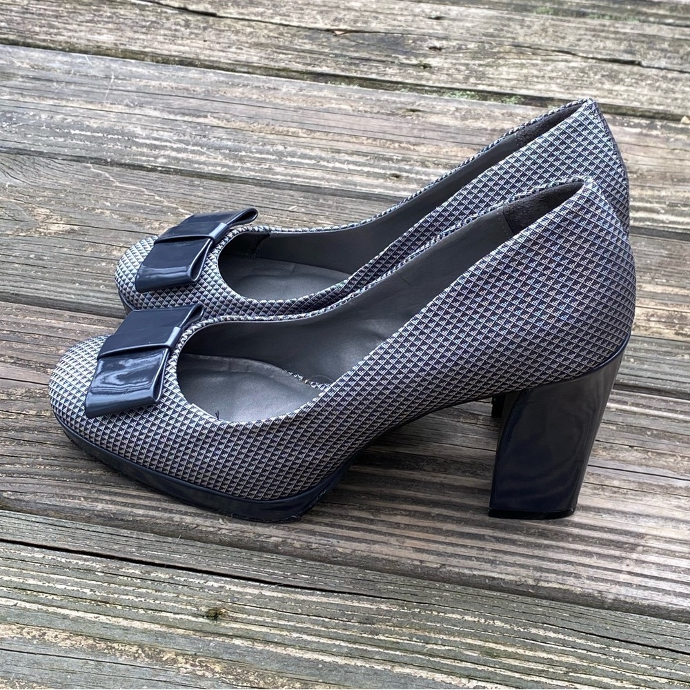 Ann Marino silver gray pumps sz 10 block heel fabric upper with bow